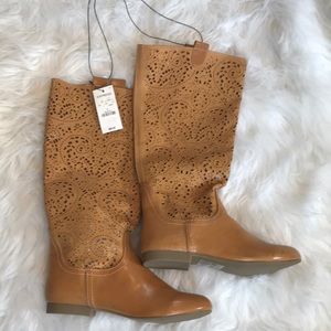 Size 6•laser cut•Express• tan boots• NWT